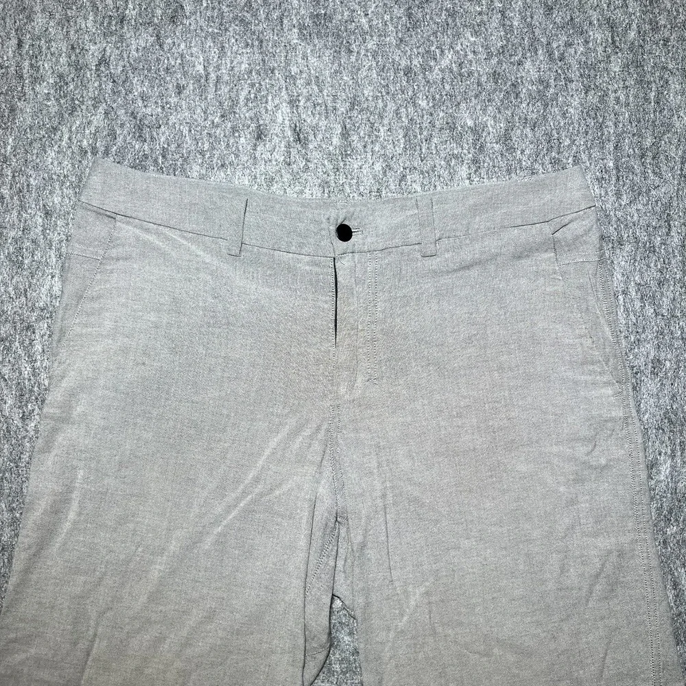 Lululemon Commission Shorts Men 38 x 11 Light Gray Chino Casual Summer Logo